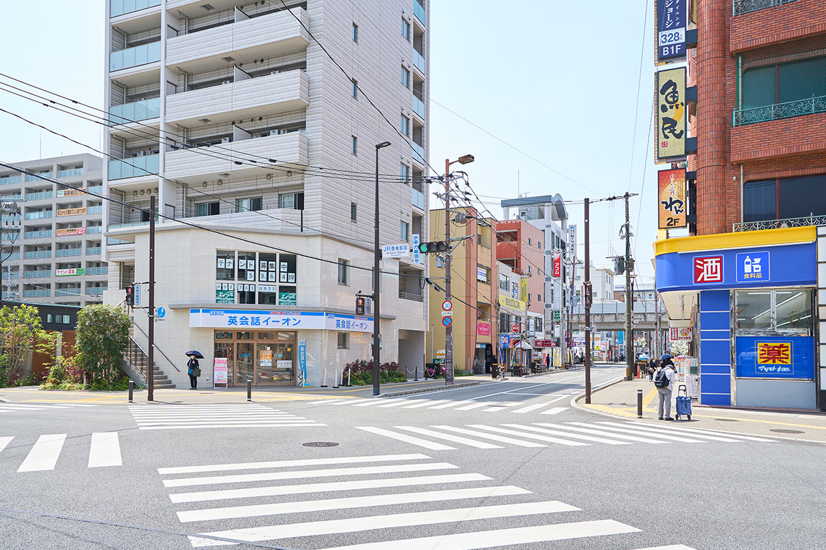 JR香椎駅前の「香椎セピア通り」を直進